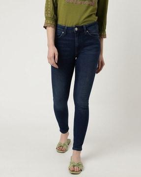 women light-wash skinny fit jeans