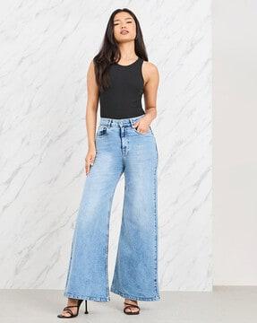 women light washed relaxed jeans