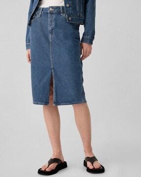 women lightly washed a-line denim skirt with slit