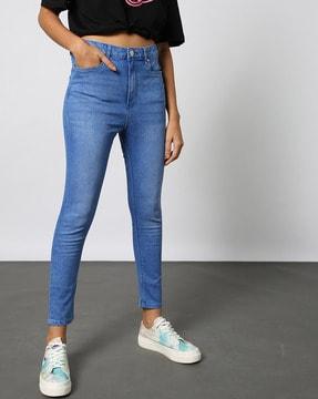 women lightly washed skinny fit jeans