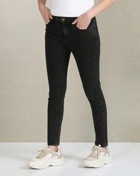 women lightly washed skinny fit jeans