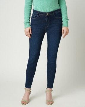 women lightly washed skinny fit jeans