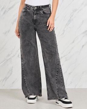 women lighty washed straight fit jeans