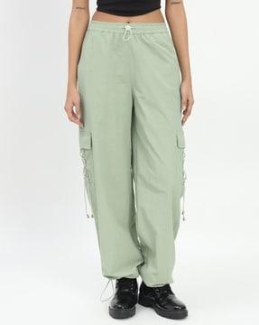 women loose fit cargo pants with insert pockets