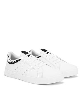 women low-top lace-up shoes