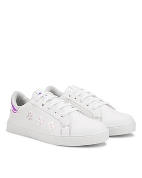 women low-top lace-up shoes