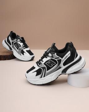 women low-top lace-up shoes