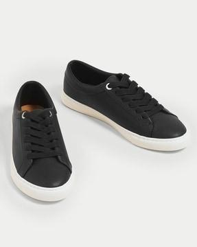 women low-top lace-up trainer shoes