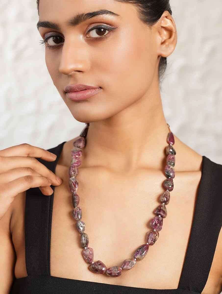 women maroon red slip on silver necklace