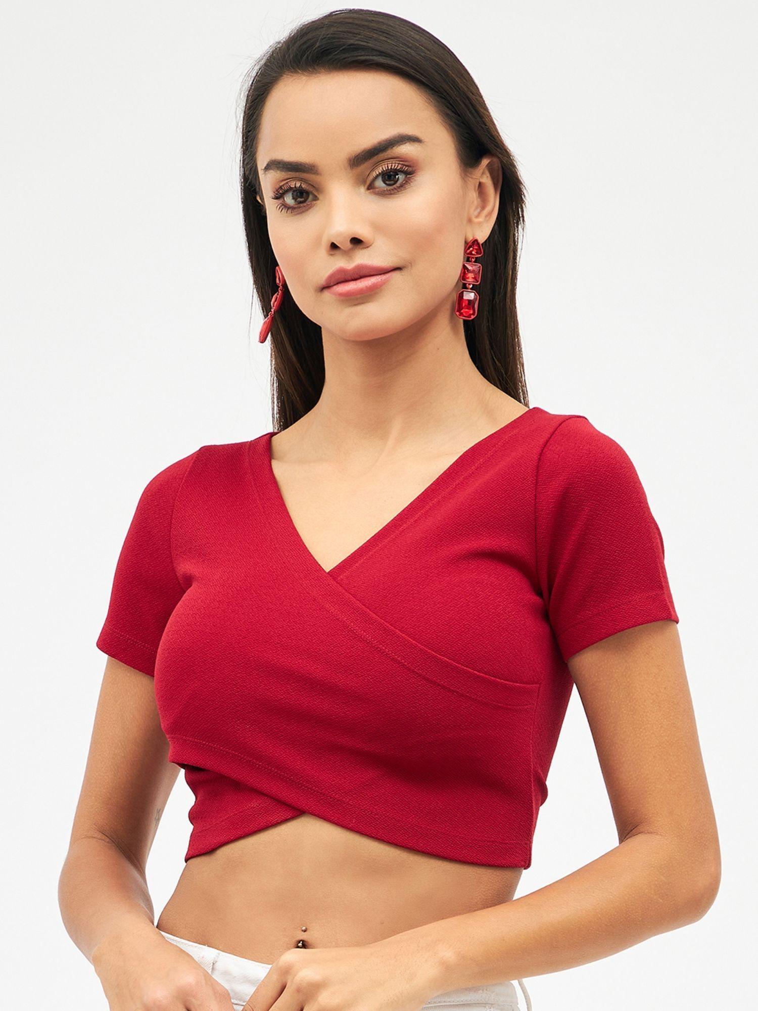 women maroon regular fit solid pattern v-neck half sleeves crop top