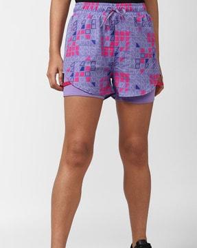 women mid-rise graphic print shorts