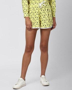 women mid-rise graphic print shorts