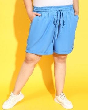 women mid-rise shorts with insert pockets