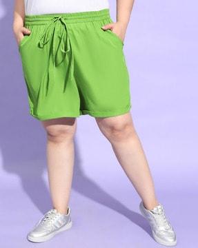 women mid-rise shorts with insert pockets