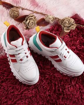 women mid-top shoes with lace fastening