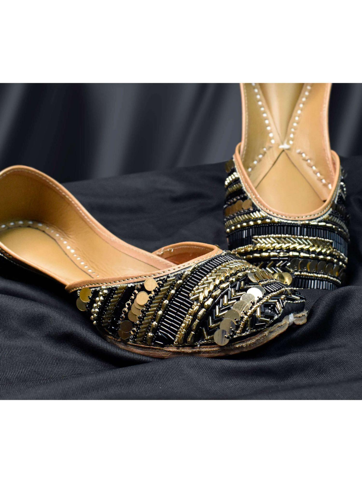 women noor embroidered black juttis