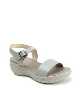 women open-toe sandals with buckle fastening