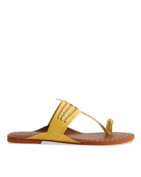 women open-toe toe-ring sandals