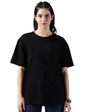 women oversized fit round-neck t-shirt with short sleeves