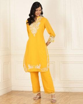 women paisley embroidered straight kurta with pants