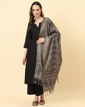 women paisley print dupatta with tassels