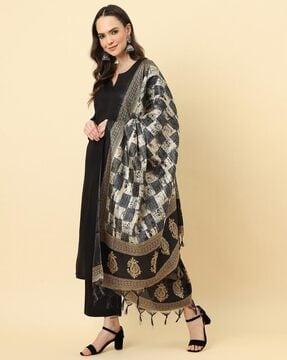 women paisley print dupatta with tassels