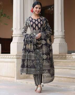 women paisley print straight kurta with pants & dupatta