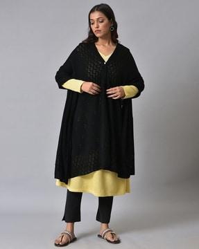 women patterned capes