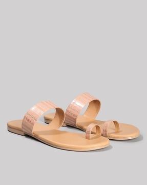 women patterned toe-ring sandals