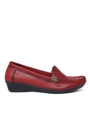 women perforated round-toe slip-on shoes