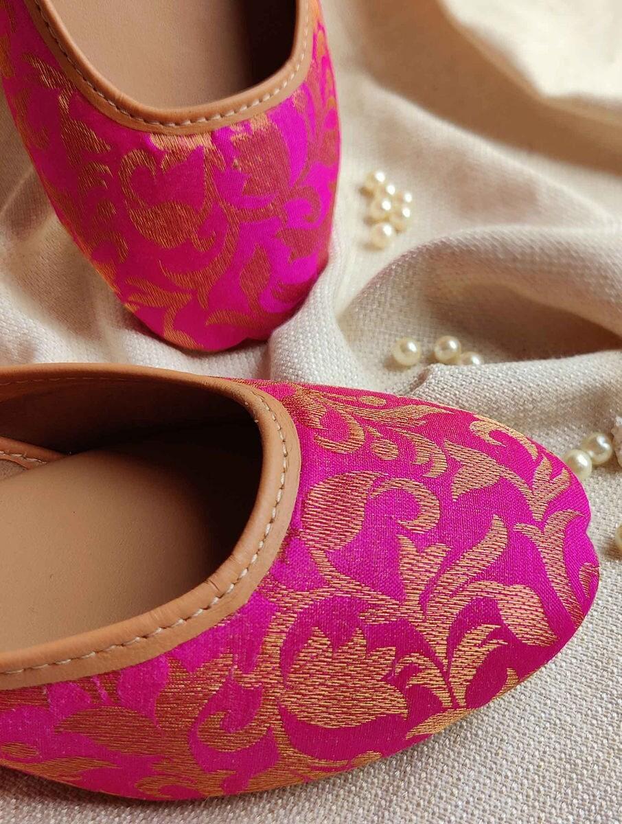 women pink leather embroidered jutti mojris &amp; juttis