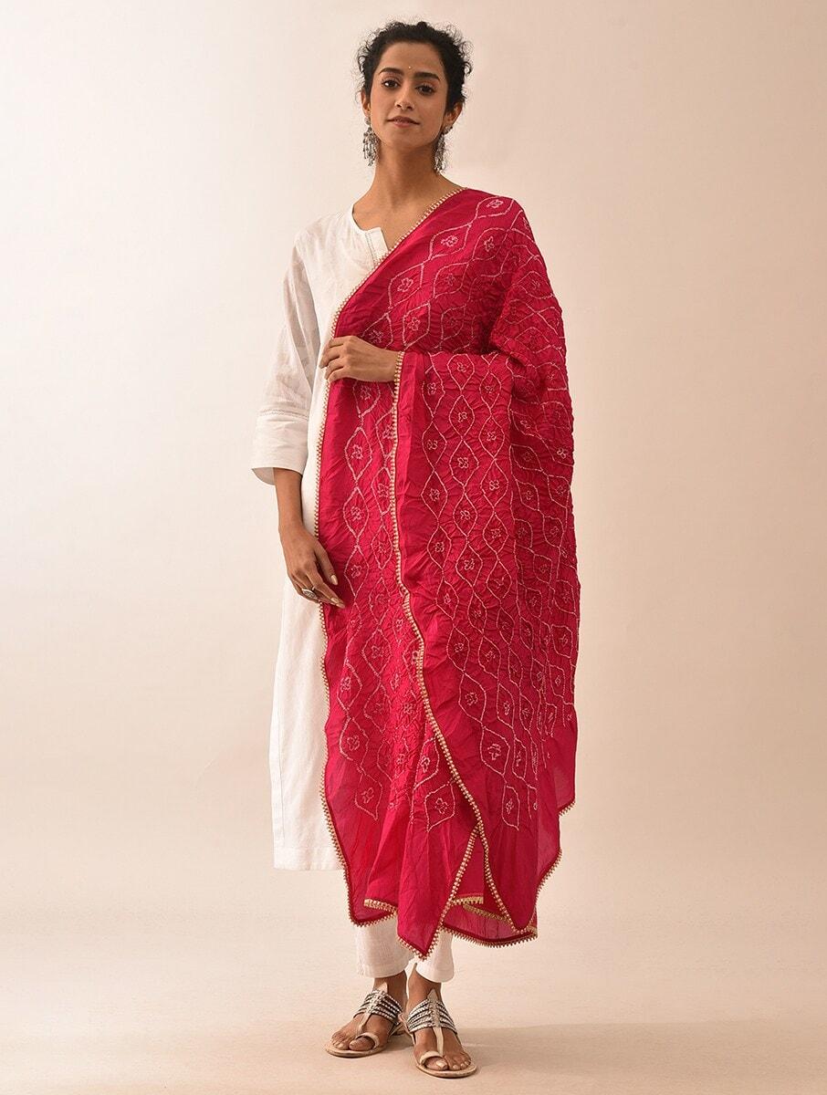 women pink silk bandhani dupatta