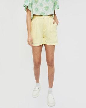 women pleated shorts with insert pockets