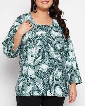 women plus size graphic print round-neck top