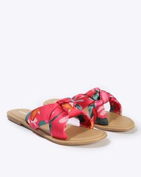 women printed criss-cross strap slip-on sandals