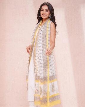 women printed dupatta with contrast border