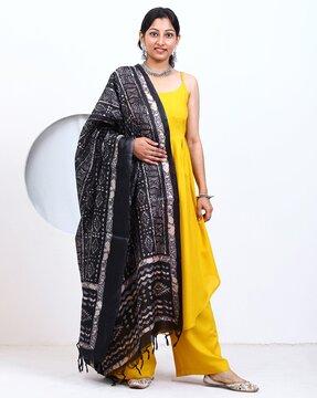 women printed dupatta with tassels