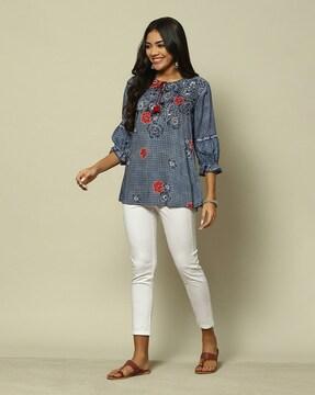 women printed fitted round-neck top