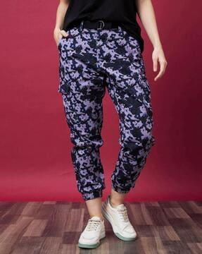 women printed flat-front cargo pants