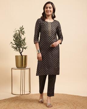 women printed knee length kurti with pant