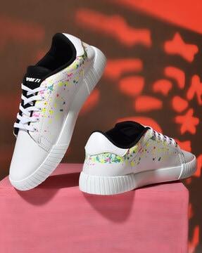 women printed lace-up running shoes