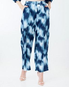 women printed relaxed fit flat-front trousers