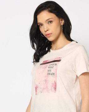 women printed relaxed fit round-neck t-shirt