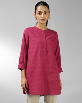 women printed relaxed fit tunic with curved hem