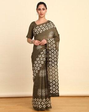 women printed saree with contrast border