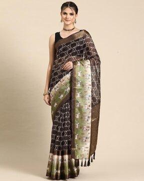 women printed saree with contrast border