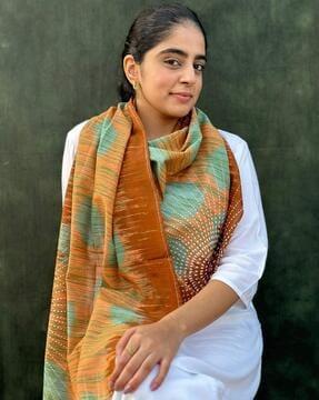 women printed scarf with folded hem