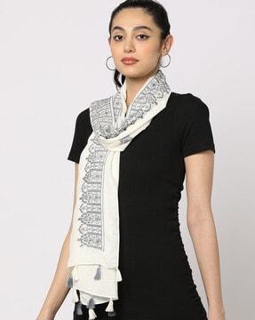 women printed scarf with tassels