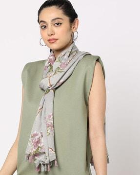 women printed scarf with tassels