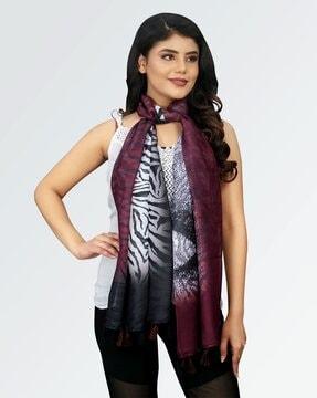 women printed scarf with tassels